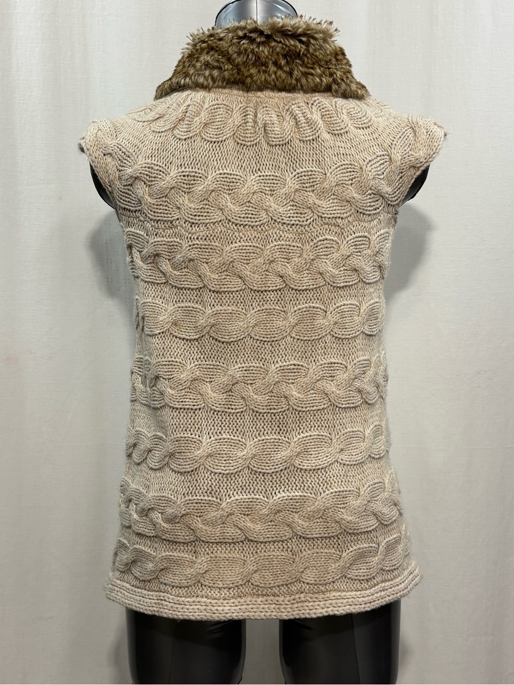 Zara Cream Cable-Knit Sleeveless Sweater Vest with Brown Faux-Fur Cowl Small 468 - Picture 3 of 6